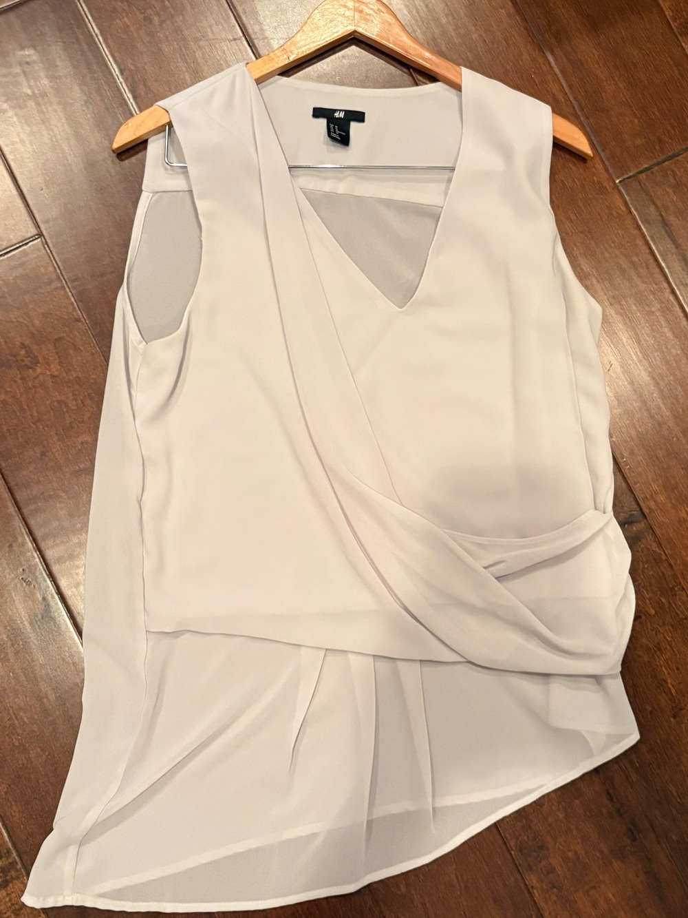 H&M Woman’s Gray Sleeveless Blouse.  Size 14.